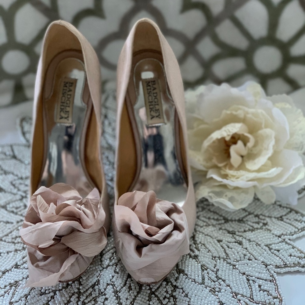 Beige rosebud  pumps